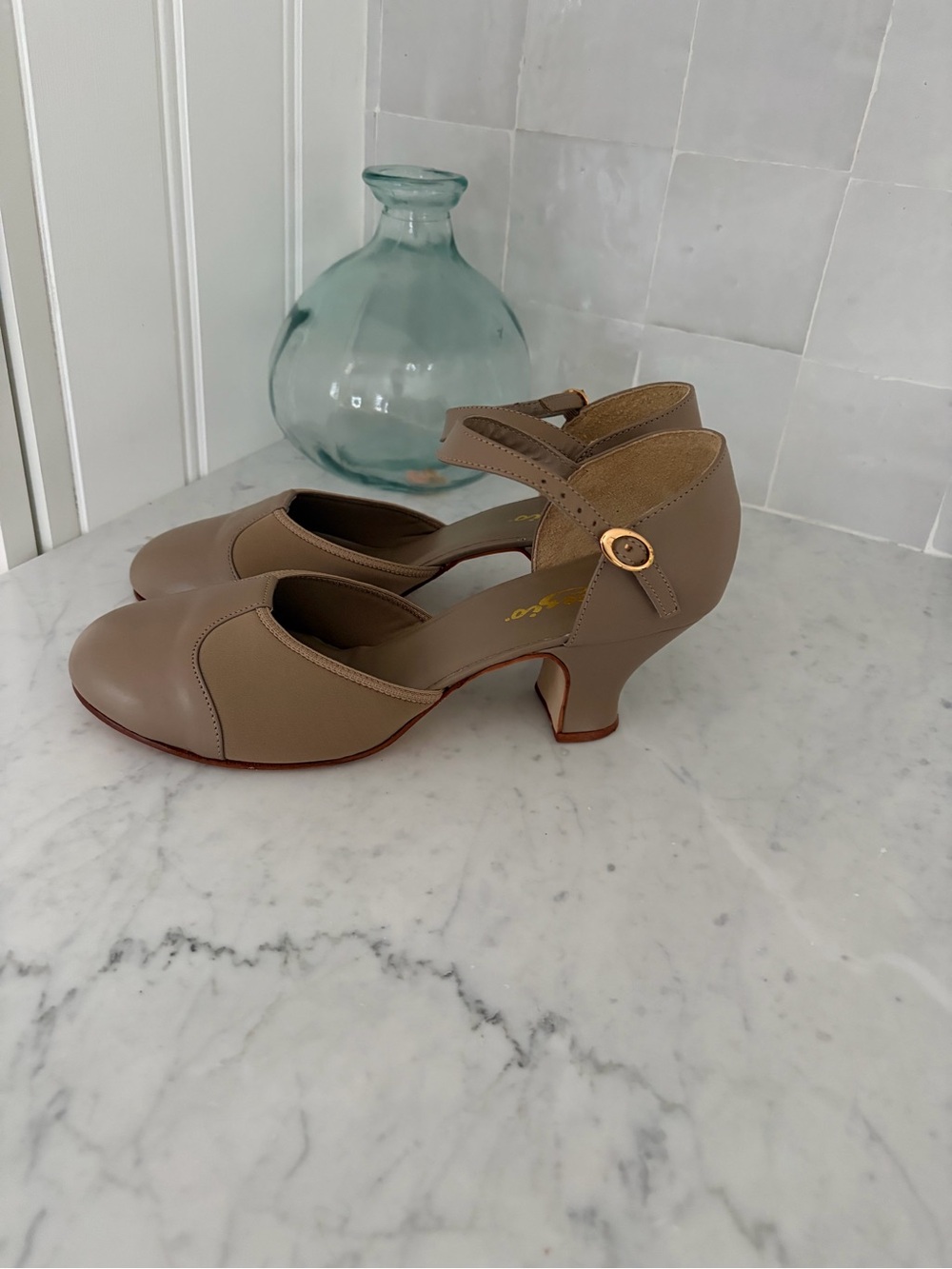 Capezio NWT New Yorker Character Shoes All  Leather with Neoprene